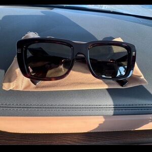 Burberry sunglasses like new